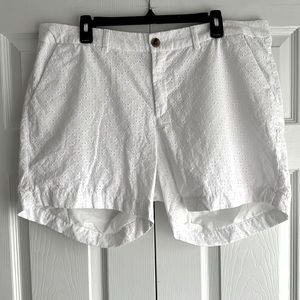 Old Navy Everyday Shorts Mid-Rise White Eyelet Size 16